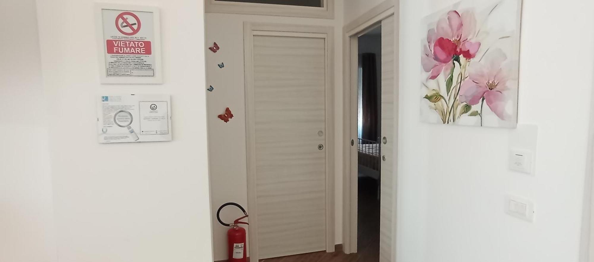 B & B Civico 6 Rooms Салерно Экстерьер фото