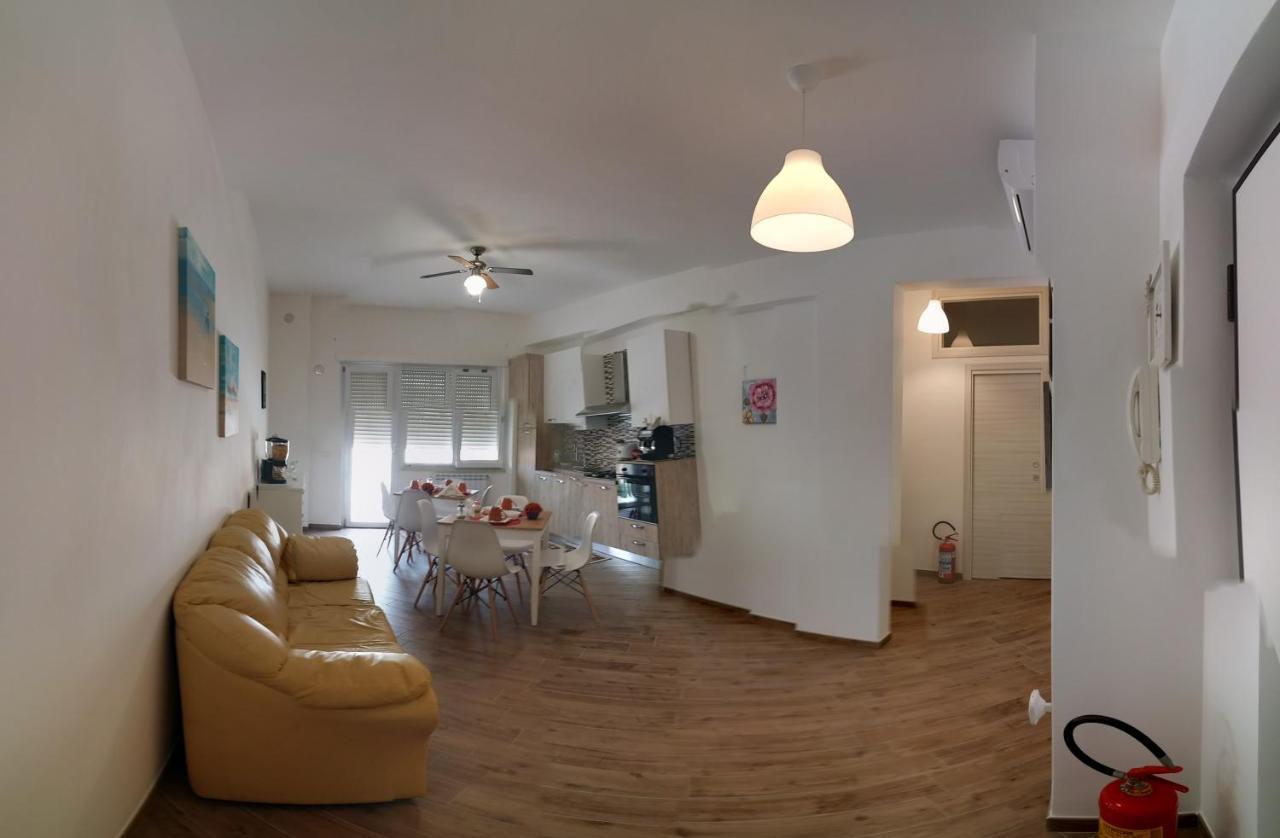 B & B Civico 6 Rooms Салерно Экстерьер фото