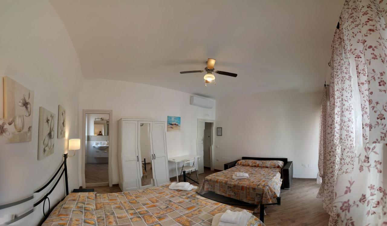 B & B Civico 6 Rooms Салерно Экстерьер фото