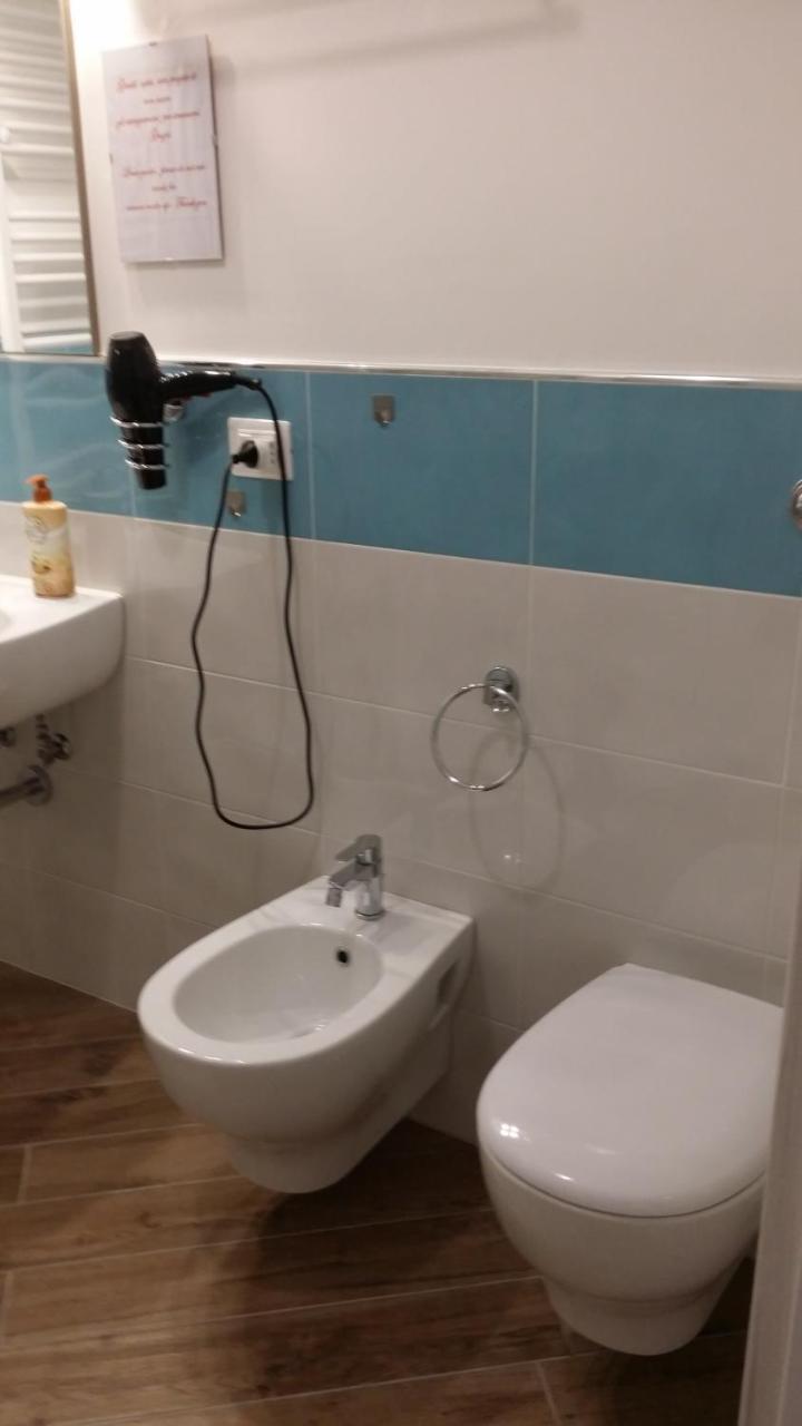 B & B Civico 6 Rooms Салерно Экстерьер фото