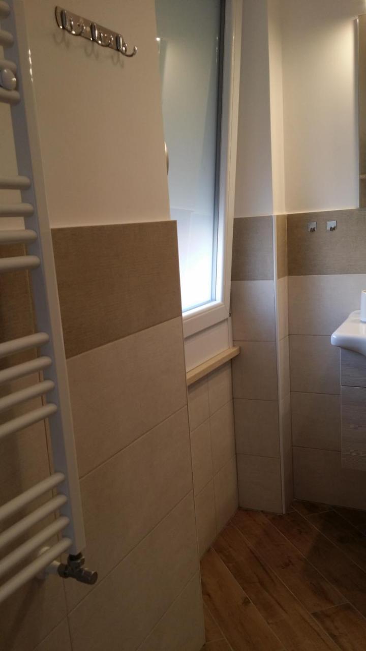 B & B Civico 6 Rooms Салерно Экстерьер фото