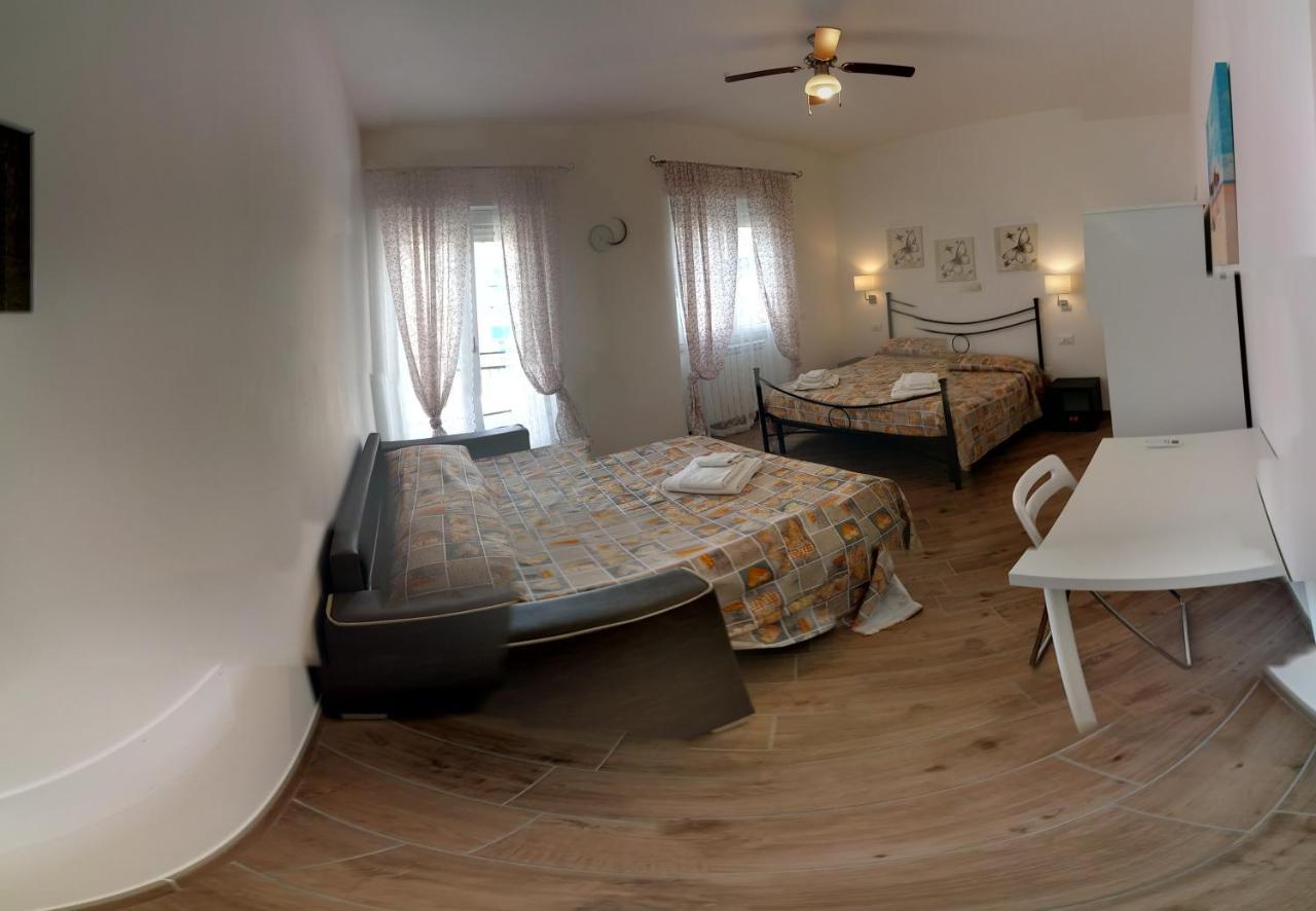B & B Civico 6 Rooms Салерно Экстерьер фото