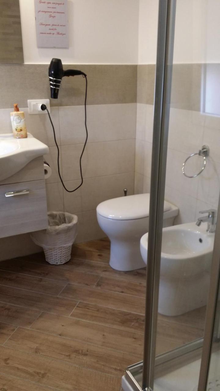 B & B Civico 6 Rooms Салерно Экстерьер фото