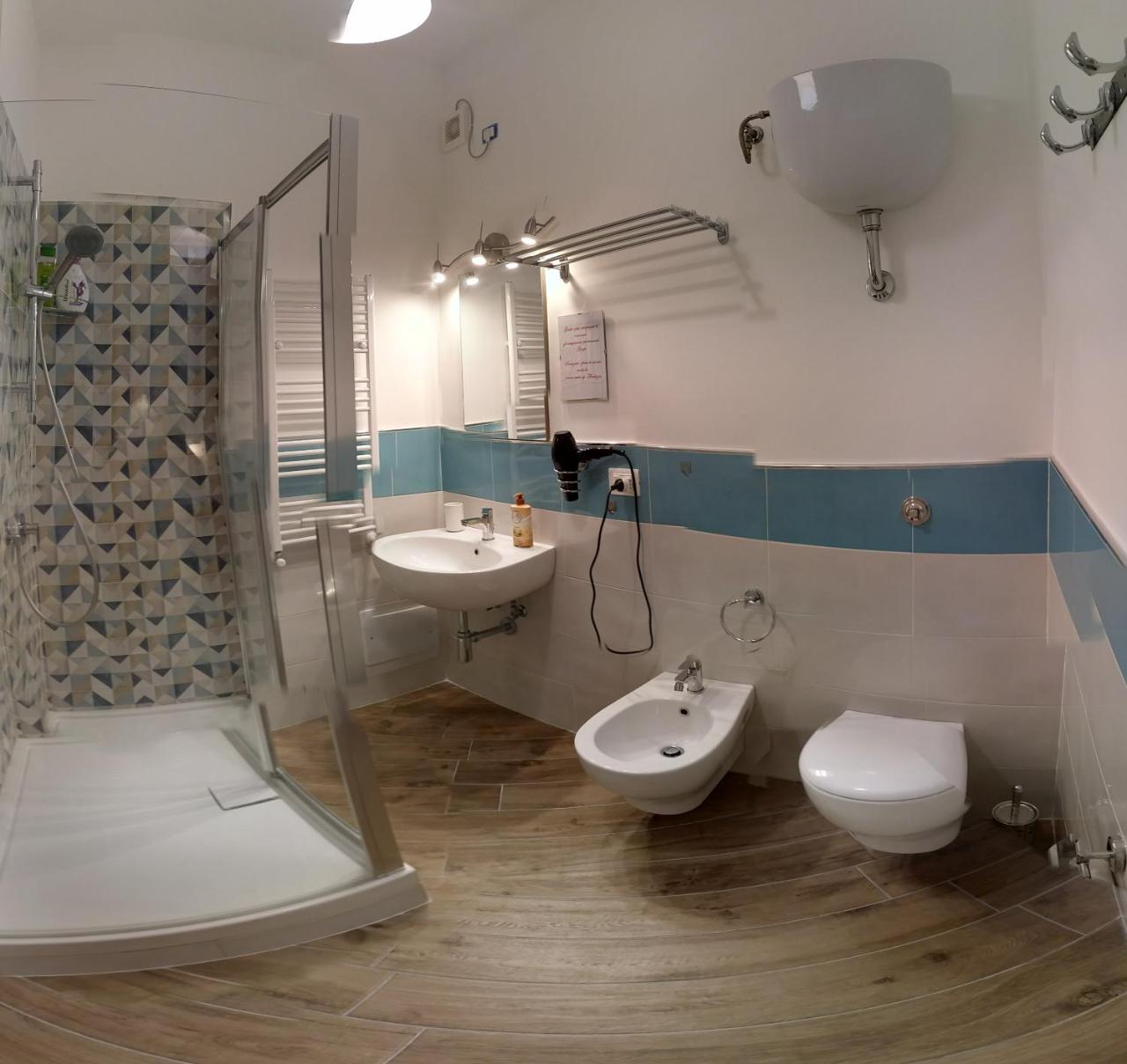 B & B Civico 6 Rooms Салерно Экстерьер фото